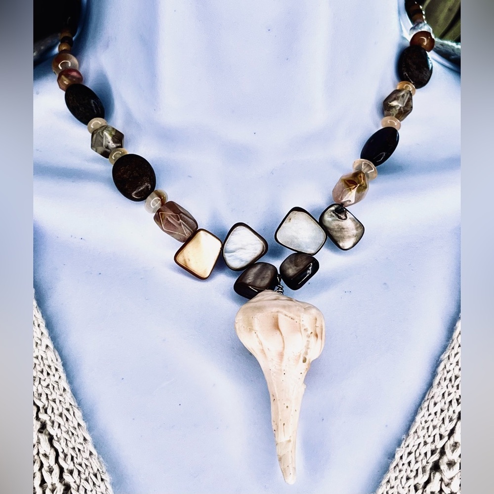 Natural Shell Pendant Necklace with Earthy Tones - Picture 2 of 5